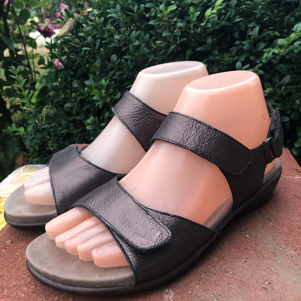 Easy Spirit Hartwell Women's pewter metallic Gray Sandals Size 6.5M